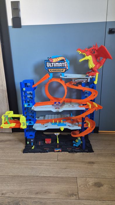 Hot wheels ultimate garage