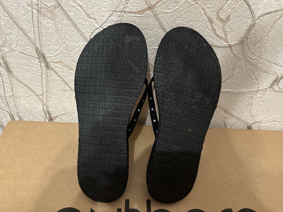 Продам жіночі шльпанці Guess