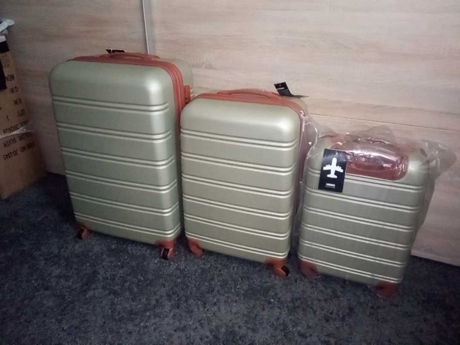 Чемоданы 3 шт новые