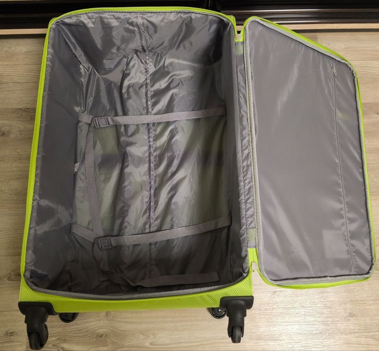 Валіза великого розміру з тканини на 4 колесах