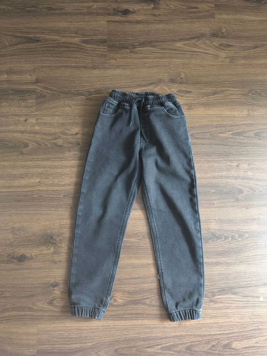 Продам джинси, джогери дуже в хорошому стані.