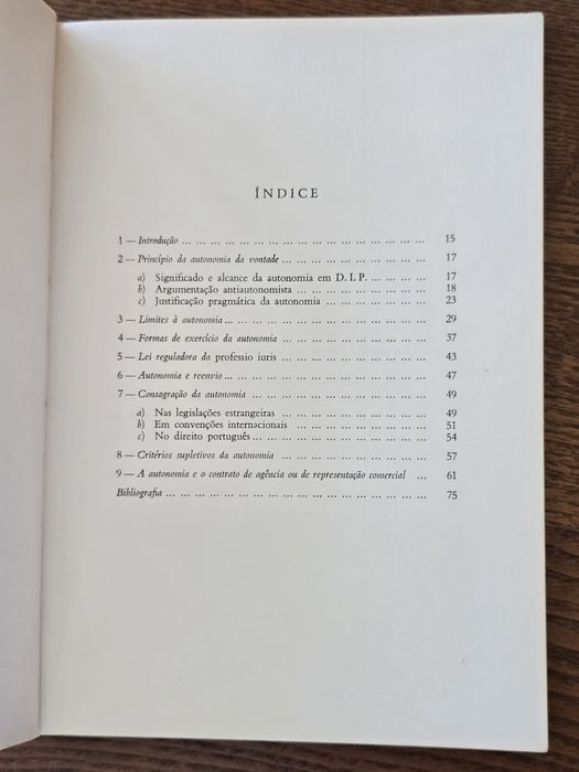 Livros jurídicos / Direito / 1 = 2,5€ / 10 = 20€