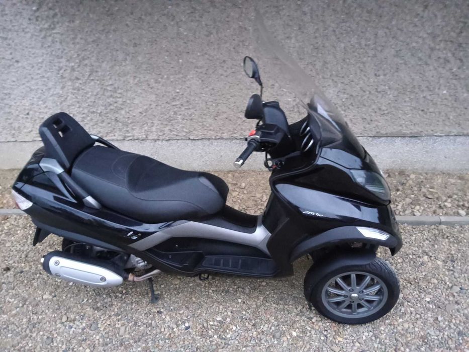 Piaggio  MP3  250