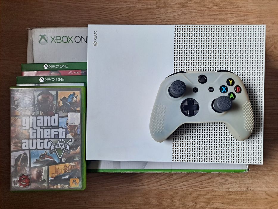 Konsola Xbox One S  Dysk 1TB plus pad i gry  okazja