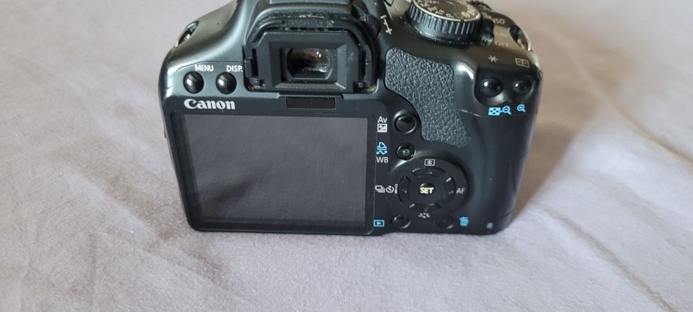 Камера,Canon EOS 450D с объективом EF-S 18-55mm IS.