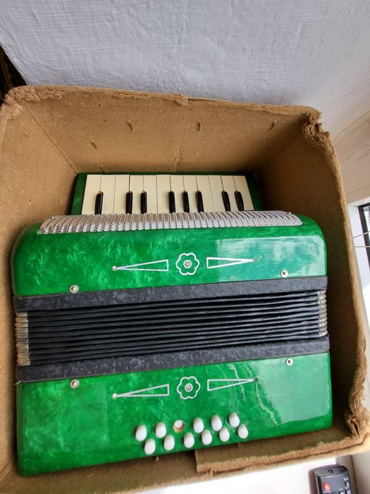 Продам Баян Малютка