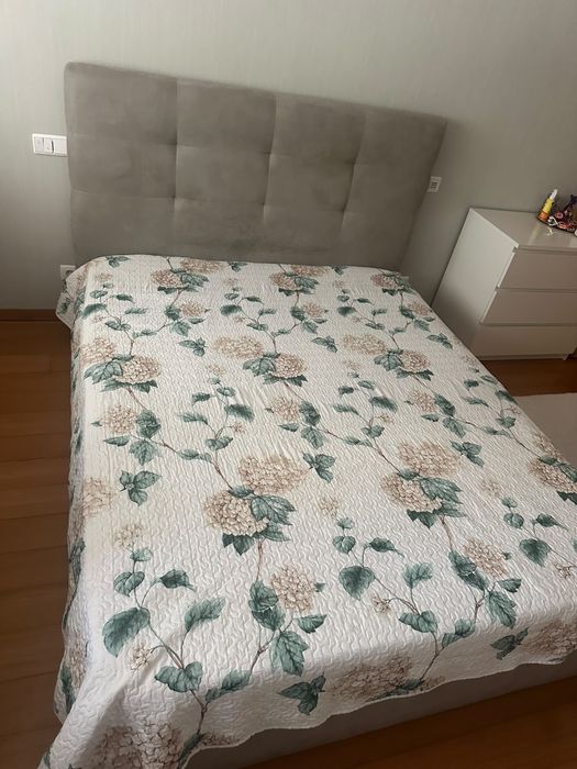 Cama de casal com arrumação