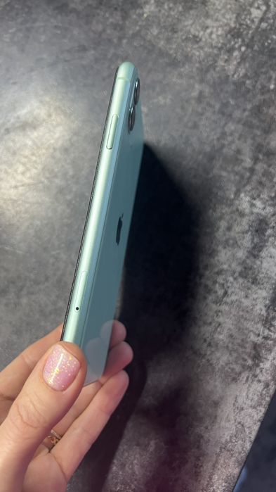 Продам IPhone 11