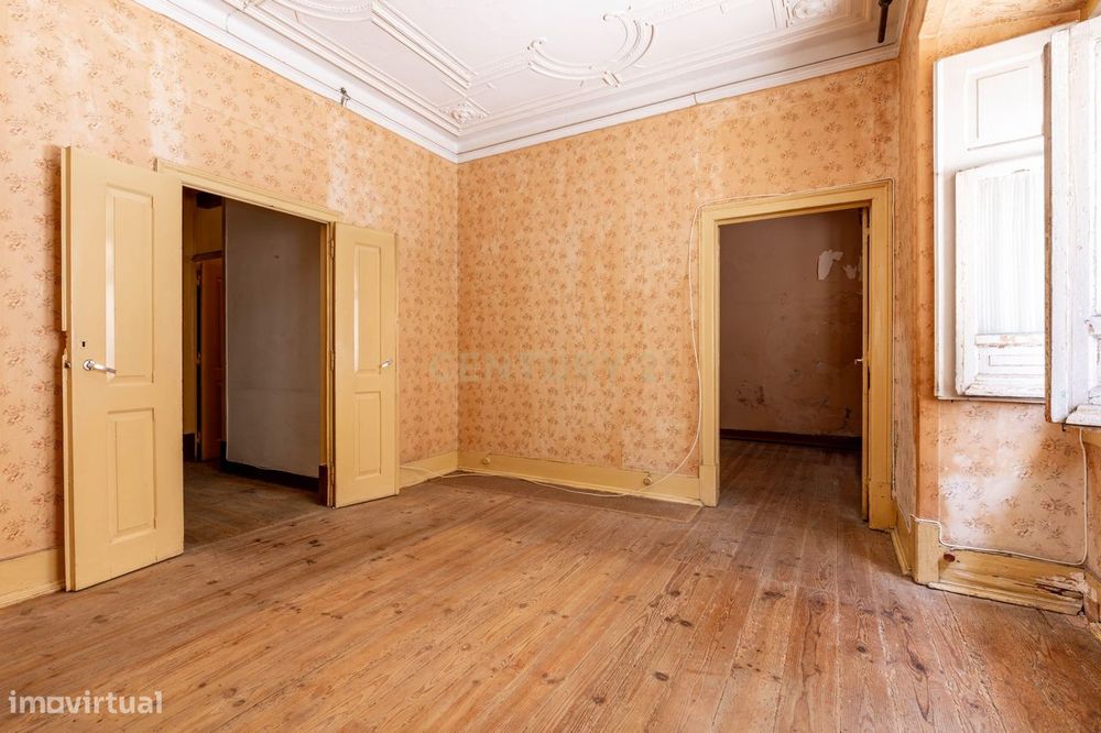 Charme Clássico | 185 m² | Varanda | Estrela - Lisboa