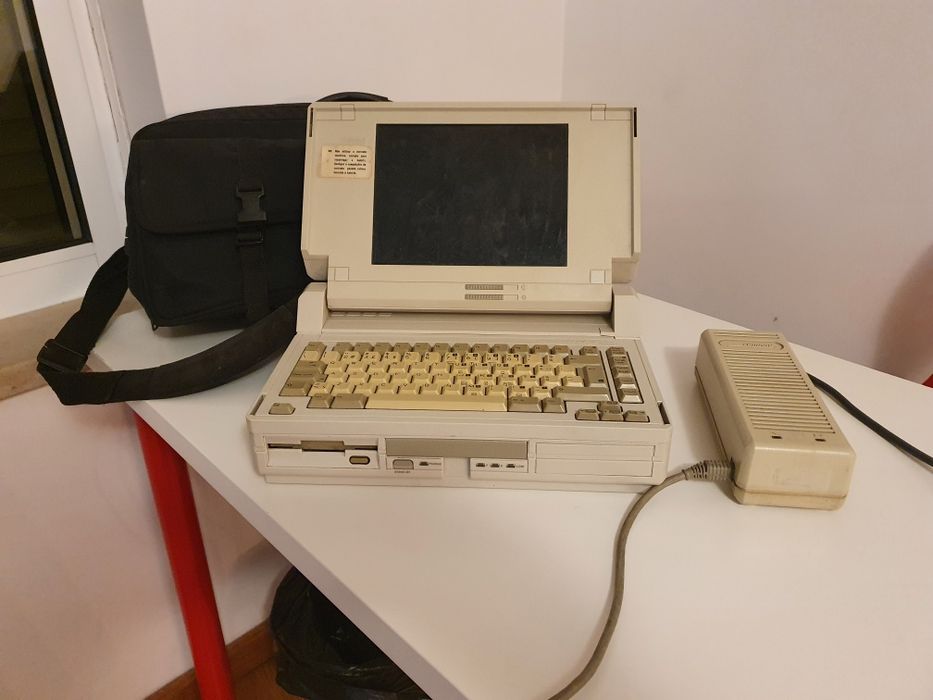 Old PC portatil marca Compac