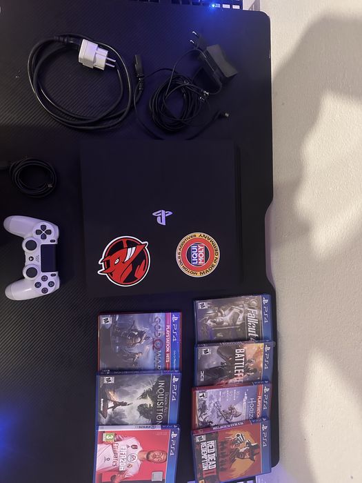 PS4 Pro + Comando Branco + 6 Jogos