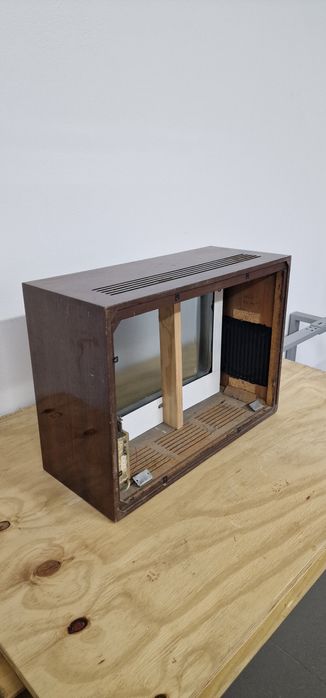 Televisão antiga Philips (estrutura)