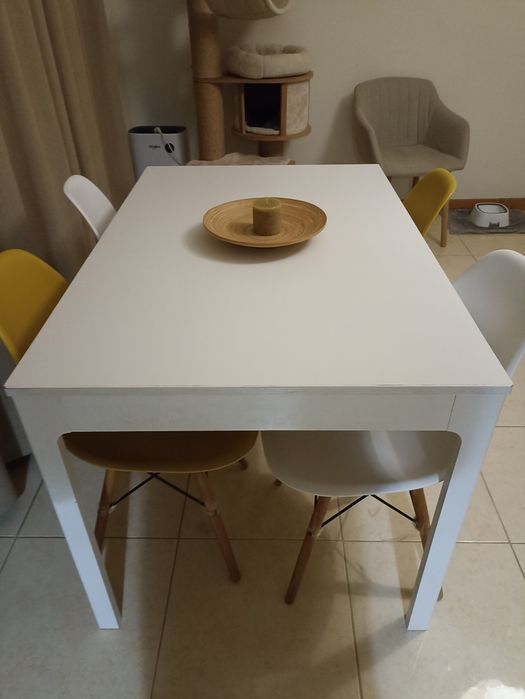 Conjunto mesa + 4 cadeiras