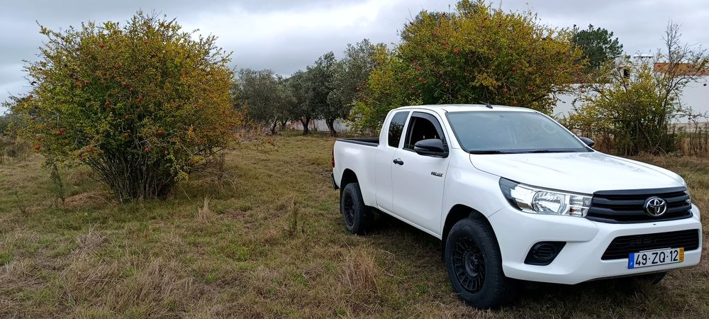 Toyota Hilux 2.4d  4wd 150 CV extracab