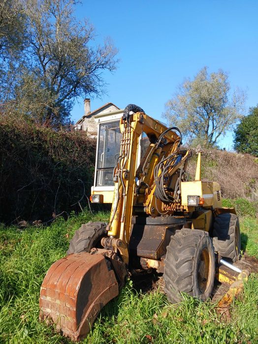 Escavadora giratória de rodas Mecalac 11CX