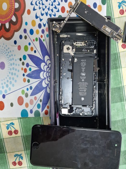 Selling iPhone 7, 128 GB, for Parts64738687778051121