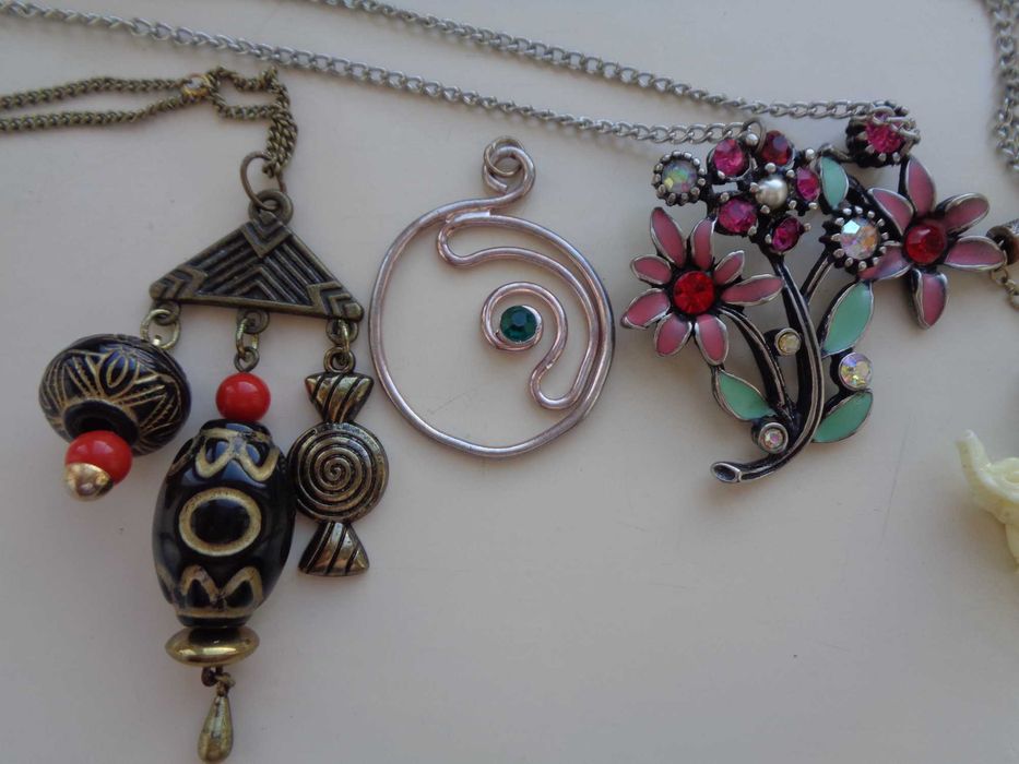 колекц кулони на ланцюжках вінтажі добр стан всі фото