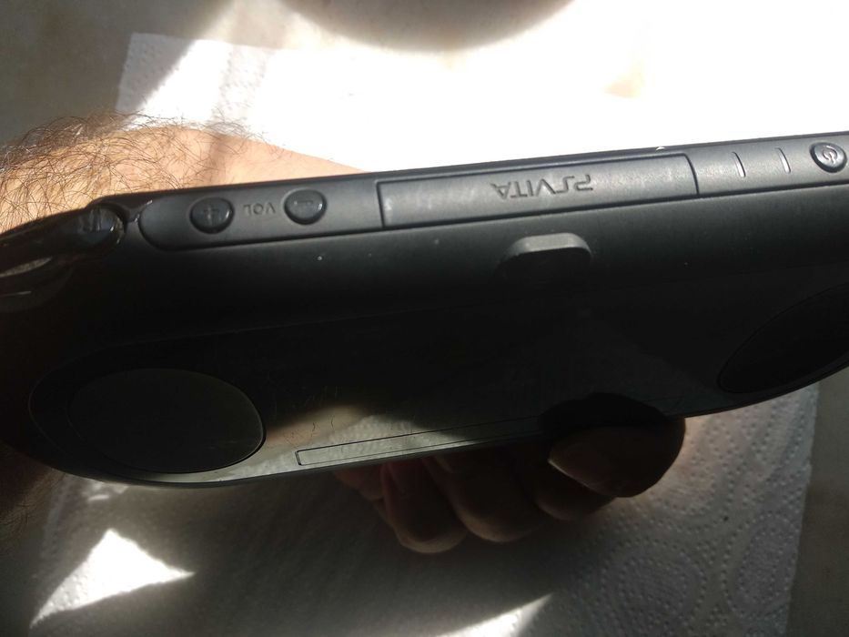 PSVita desbloqueada + adaptador MicroSD e cartão de 32GB ou 128GB