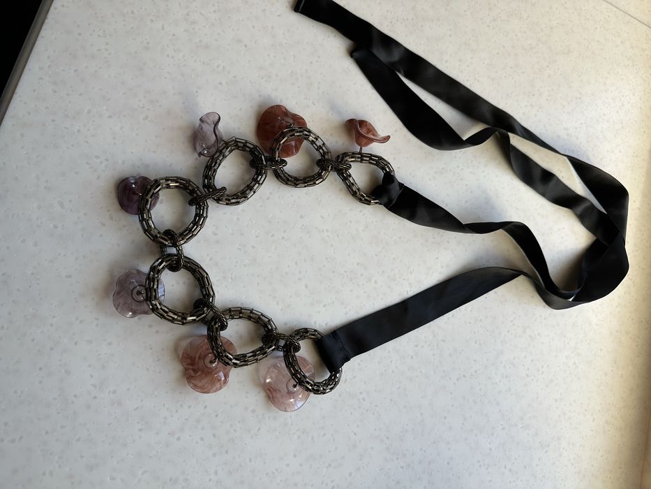 Укоашение женское Marni. Италия. Длина 1,80 см. На ленте атласной