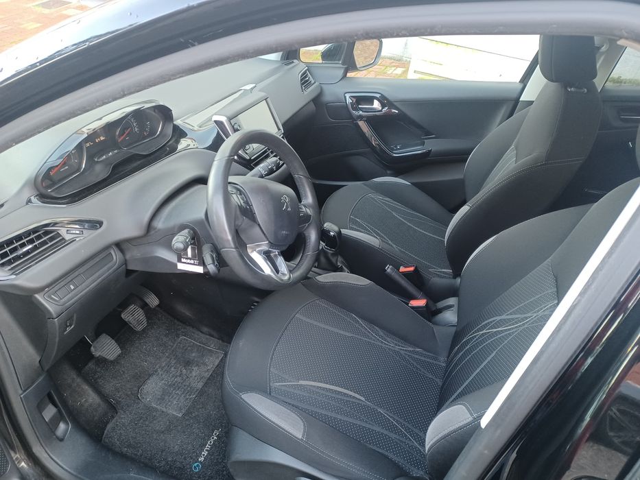 Peugeot 208 1.2 85cv c/ Garantia