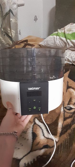 Сушка для фруктів та овочів "Zelmer 520W"