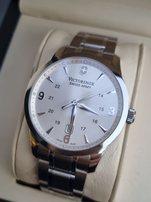 Zegarek Victorinox, nieużywany