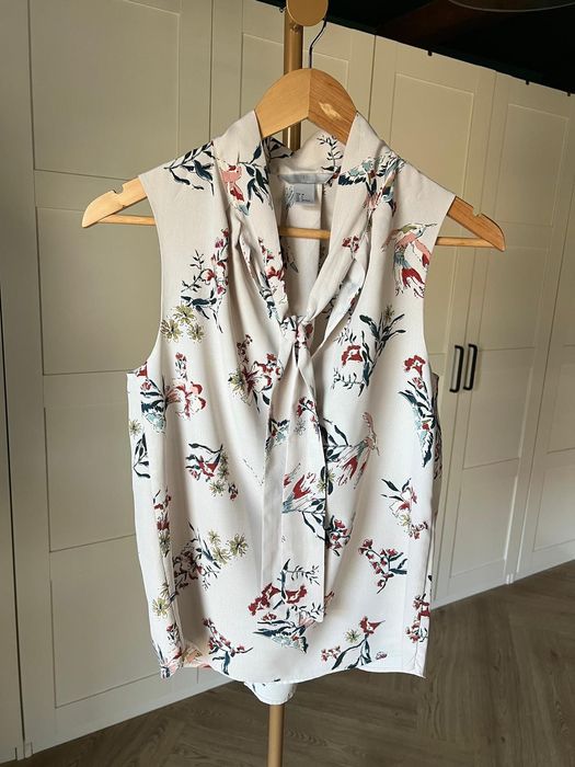 Kremowa elegancka bluzka w kwiatki rozmiar 36 S marki H&M