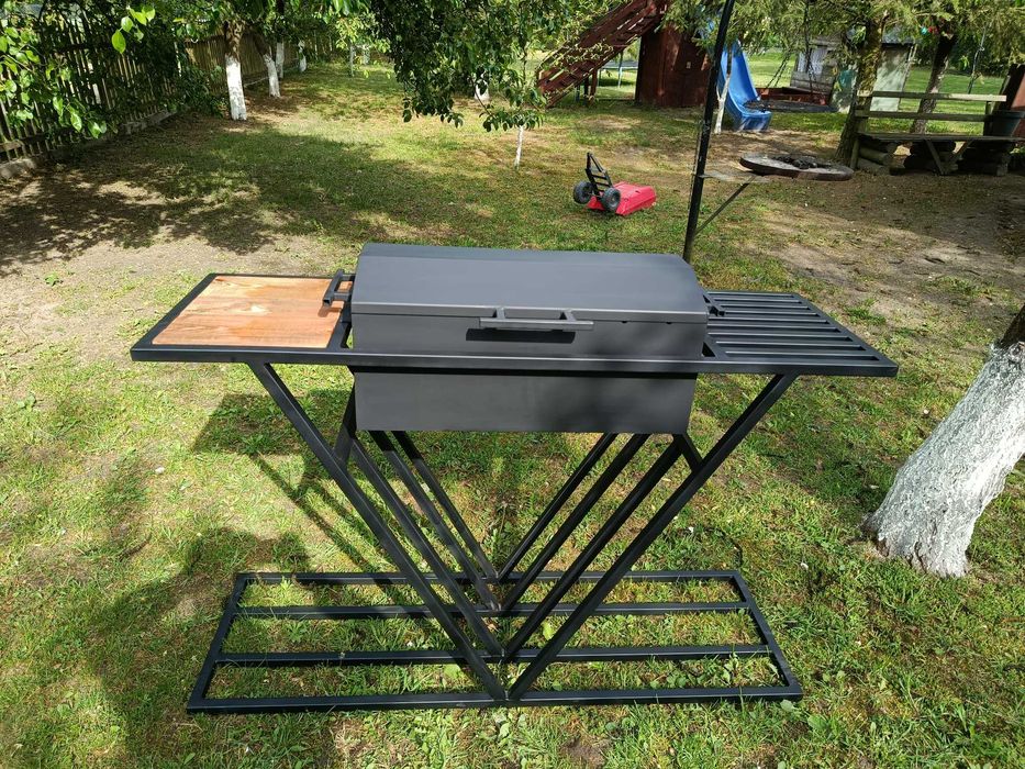 Grill ogrodowy solidny