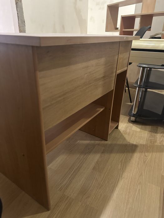 Стол письменный хорошее состояние