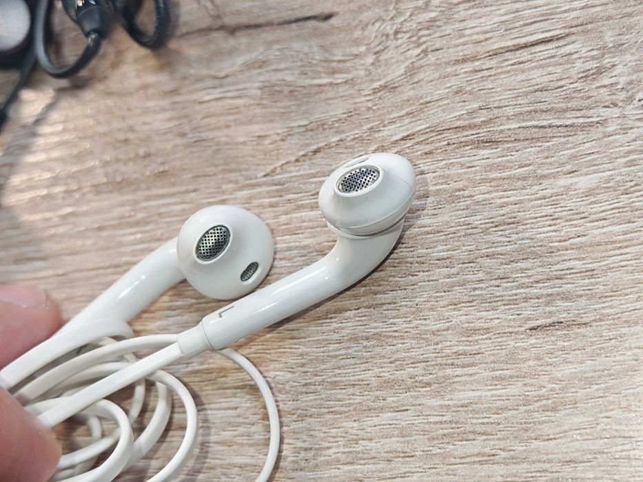 Słuchawki 6 szt. - AKG, Samsung, Sennheiser