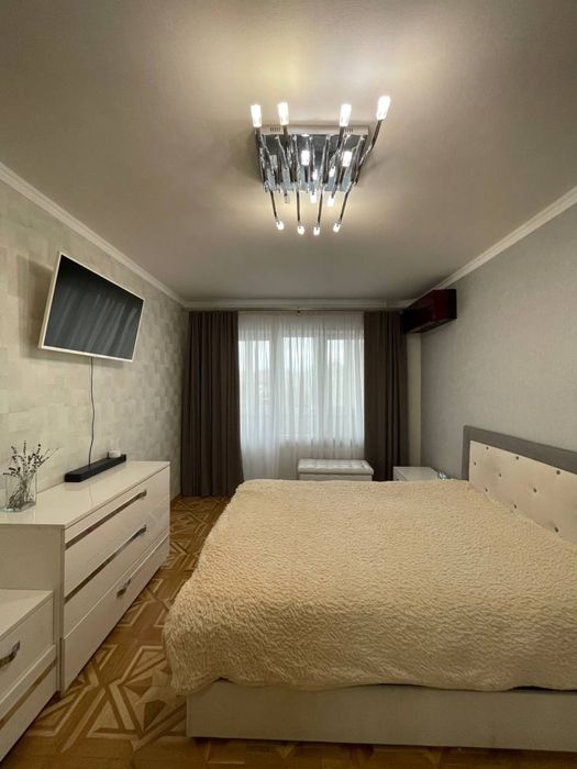 Продам 5 кімнатну квартиру. Район ДНС. Василя  Стуса