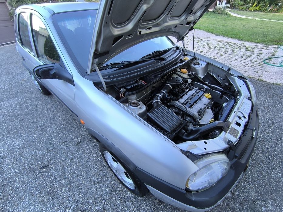 Opel Corsa 1.2 16v 2000 Gasolina
Gasolina