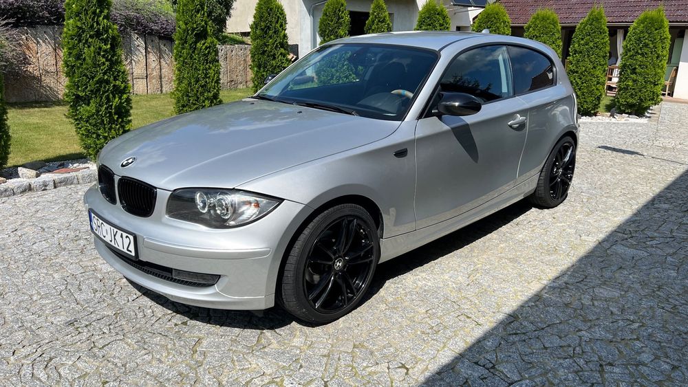 BMW Seria 1 BMW E81 118d 2008 Titanium Silver Diesel Polift Chip 2 komplety kół