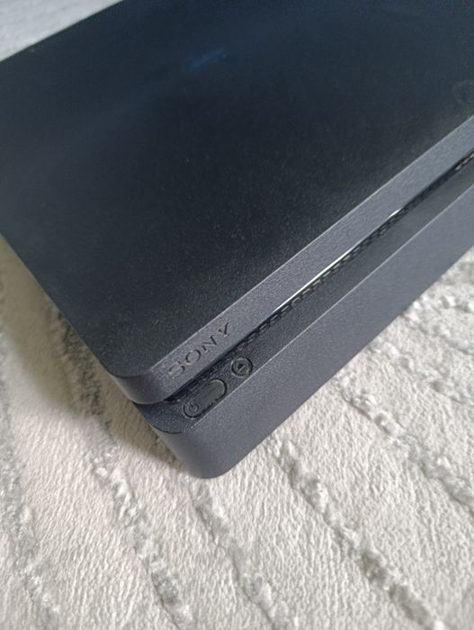 Konsola ps4 + kabel zasilający