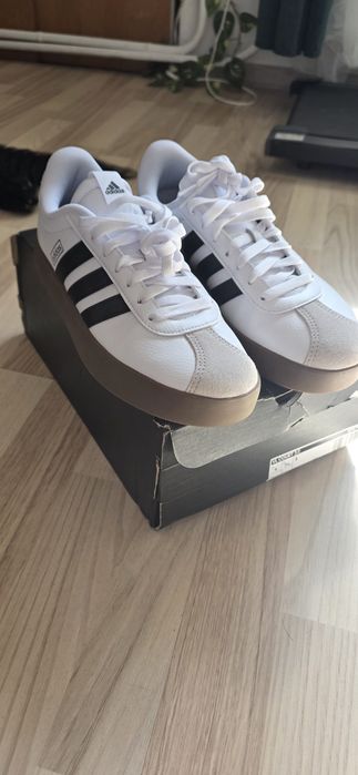 Adidas Sneakersy Court jak nowe