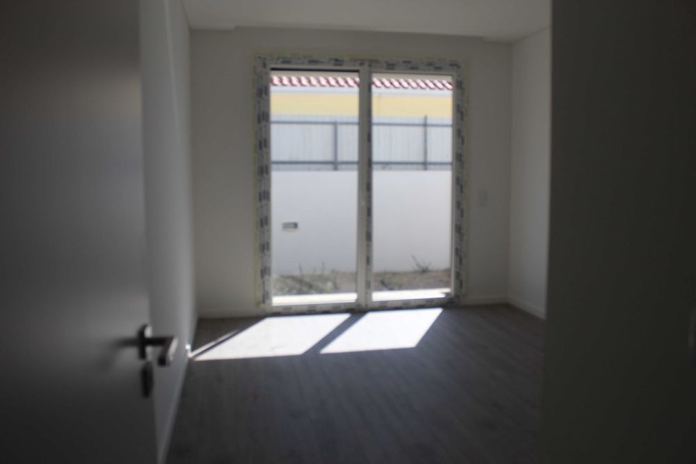 Vende-se Moradia Isolada  T4 com Piscina