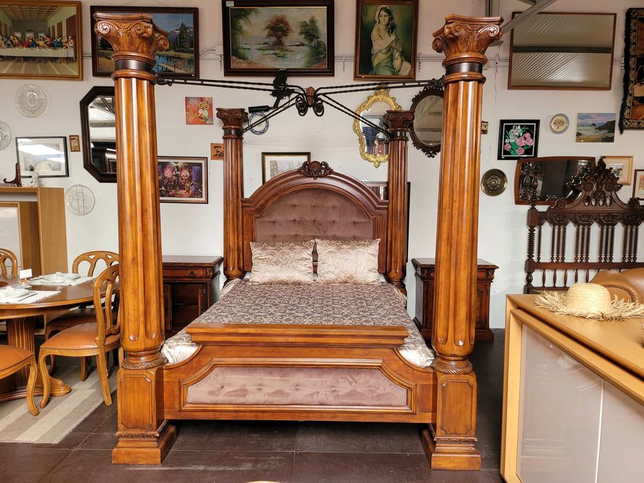 Imponente cama em madeira com dossel - óptimo estado e qualidade