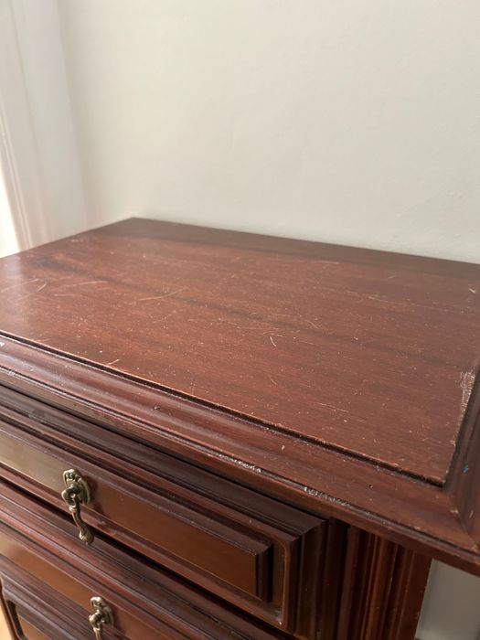 Mesinha cabeceira em madeira