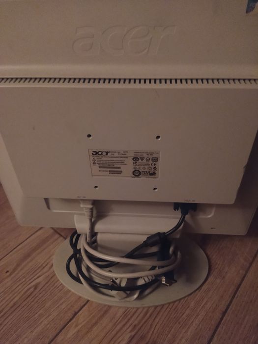 monitory    17  i   19  cali