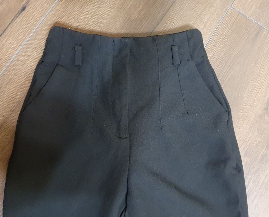 Класичні жіночі брюки ZARA.