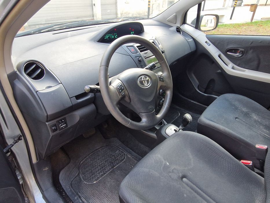 Toyota Yaris com poucos quilómetros