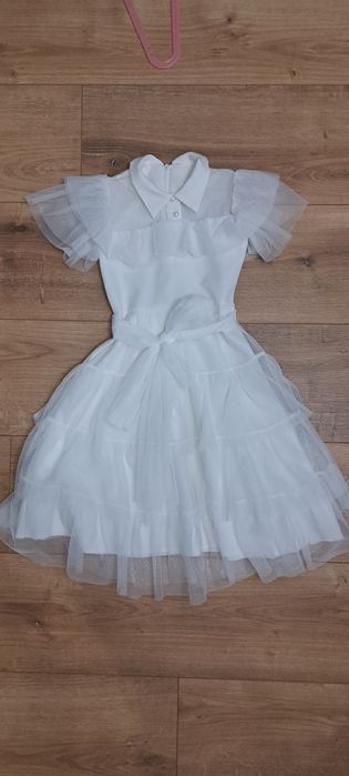 Sukienka biała z elementami tiulu 134