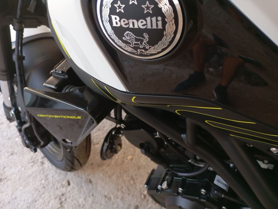 Benelli Leoncino 125