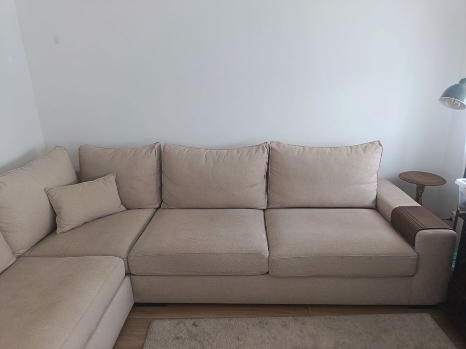 Sofá novo com proteção de tecido