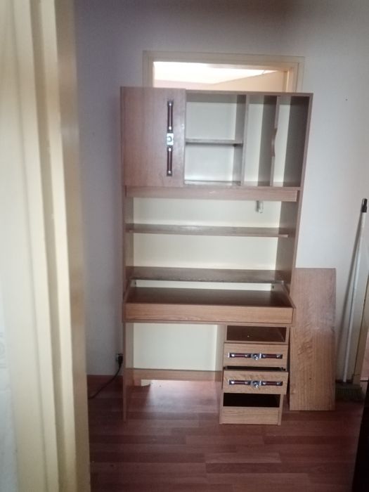 Estante com gavetas