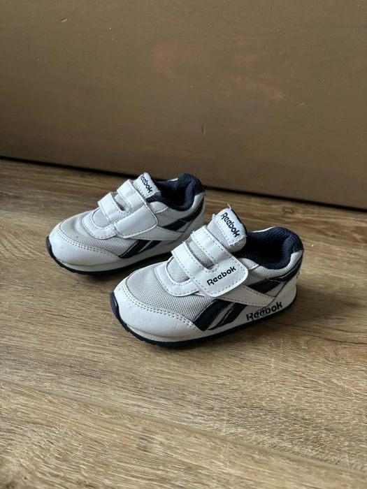 Białe buciki sneakersy dziecięce na rzepy reebok