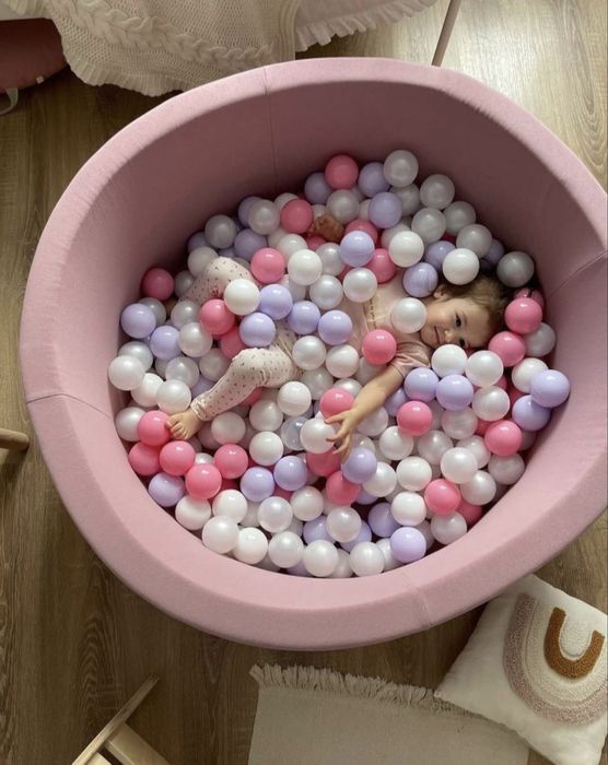 Сухий ігровий басейн . Кульки . Дитячий манеж .