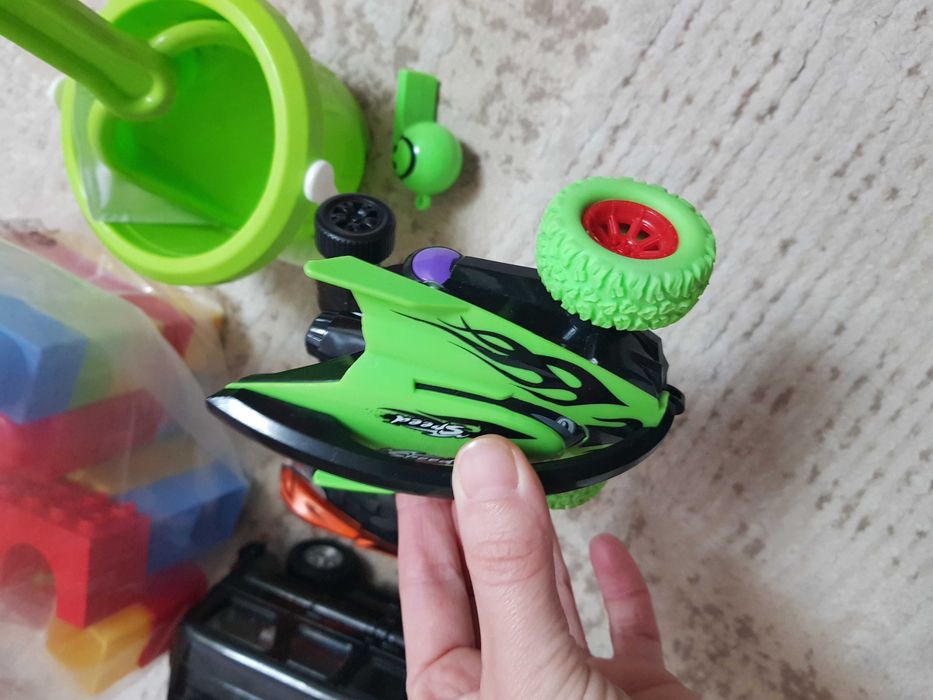 Машинки іграшки.