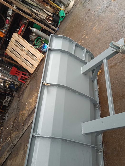 Pług śnieżny zgarniacz odpadów