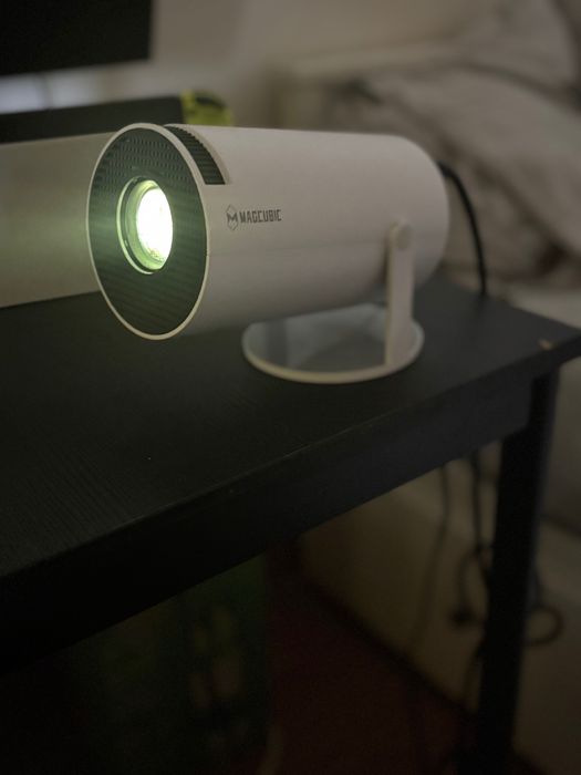 Magcubic hy300 android 11 projector